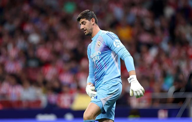 Thibaut Courtois chấn thương sau trận derby Madrid 1